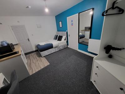 Nottingham Forest Rd, Short Stays