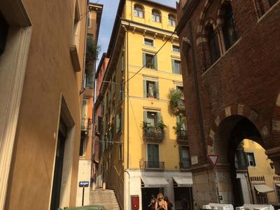Piazza Erbe Lodge