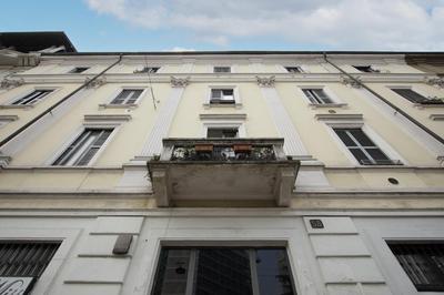 Penthouse with Patio & 2 Baths, 10 Min to Duomo