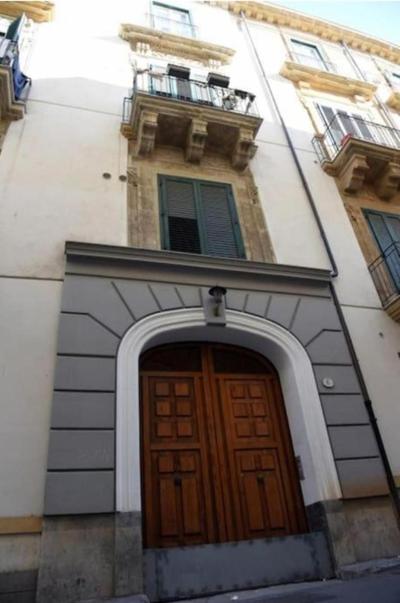 BALLARHOUSE