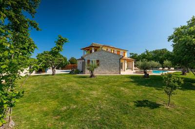 Activity villa Gardenia with pool in Tinjan