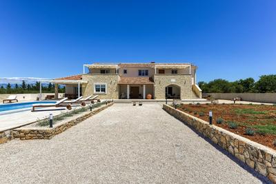 Villa Andamalu with heated pool