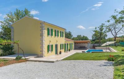 Family villa Corticum Otium with pool in Tinjan