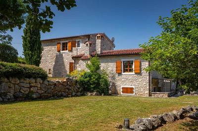 Rustic villa Nonna Lucia with pool in Groznjan