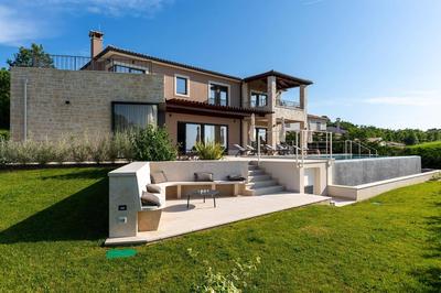 Villa Faloniga with pool and view in Vizinada