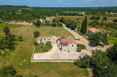 Rustic villa Perci with pool and grill in Porec