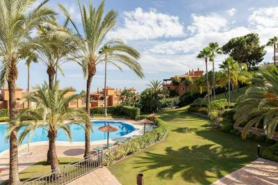 Spacious Apartment with Views, Pools + Spa RDR346