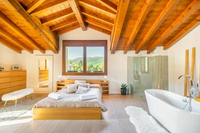 Acogedora casa rural con jardín próxima a Pamplona