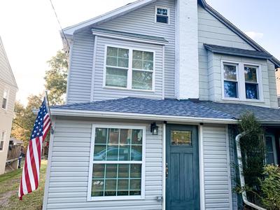 Cheerful & Modern Home w/ a Walkout Deck Area