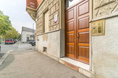 GuestHost - Crocetta District! Bright & Roomy Apartment