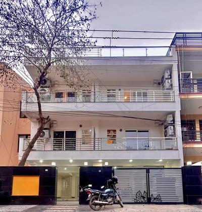 Lime Tree 1BHK Serviced Apartment - Medanta Medicity, Gurgaon