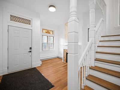 Shadyside, Pittsburgh, Modern and Bright 1 Bedroom Unit4 with Free Parking