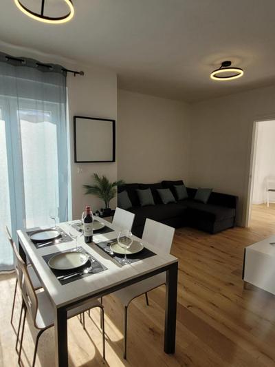 Modern apartment, in the center near see