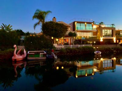 Chic Venice Beach Bungalow Steps from the Canals & Beach