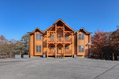 Black Bear Ridge Resort: Valhalla Manor by DC