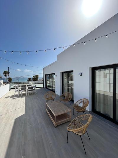 Arena Sunrise - Sea View and Main Street