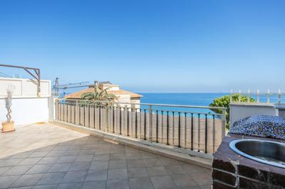 La Loggia sul Mare