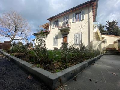 Casa villa familiare. Il Canto dei Poeti
