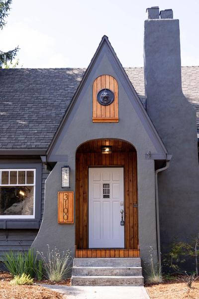 Timeless Historic Home near Downtown with HOT TUB