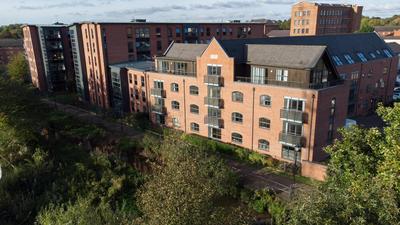 Cotels The Millhouse Corporate Apartments - PRIVATE APARTMENT BUILDINGS - GATED ENTRANCE - PARKING - WORK DESK