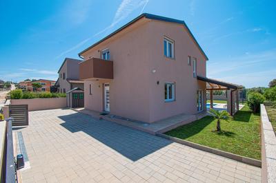 Villa Enjoy mit privatem Pool, by Istrabook