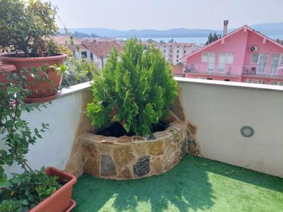 SUNNY HOUSE