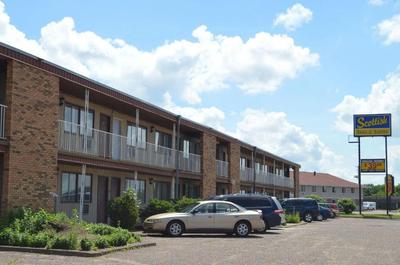 Scottish Inn & Suites - Eau Claire