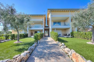 Una Meta Tra Gli Ulivi - Happy Rentals