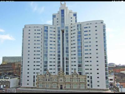 Stunning Spacious City Apartment with free parking