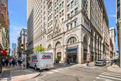 Charming Home In Heart of City With King Size Bed!