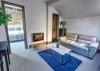 Cosy 1BR Apt, City Centre, Free Parking, By DerBnB