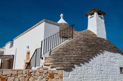 Villa with Trullo and Pool, Alberobello