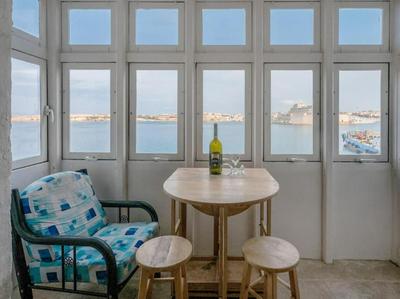SeaFront Apartment In Valletta