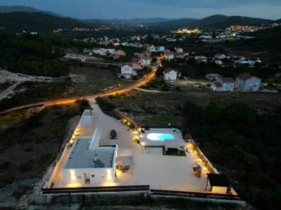 Villa VERONICA with CINEMA PROJECTOR by the HEATED POOL and JACUZZI