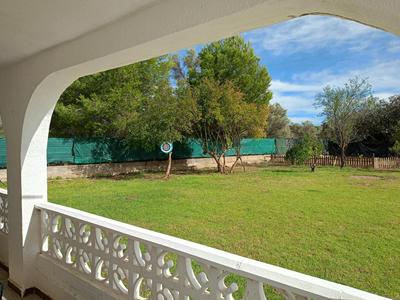 Large yard, large lawn, independent villa