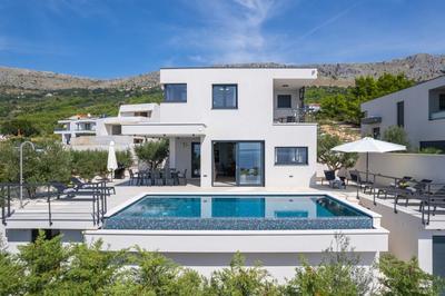 Stylish Villa Olea with heated pool and panoramic sea views