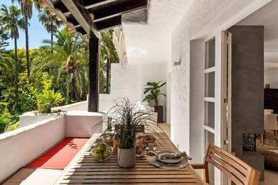 Exclusive 3-bedroom apartment in Puente Romano