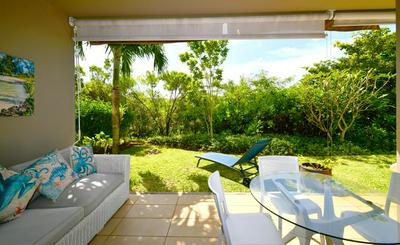 Azuri Beachside Apartment with Private Garden
