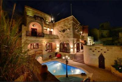 Renovated Farmhouse with Heated Pool & Gym, right in Village Centre