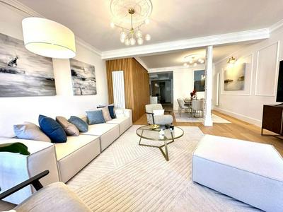 LUXURY FLAT ROX