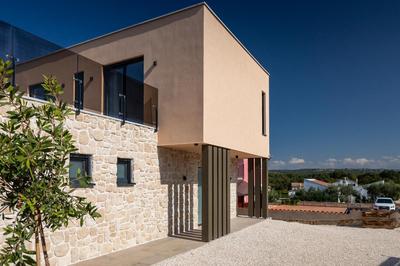 Modern Villa Ava with outdoor pool in Tar