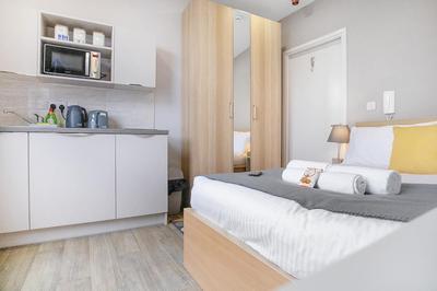 Small Studio Apartment on Linthorpe Road, Middlesbrough with Free WiFi, Free Private Parking, Smart TV & Self-Catering Kitchen