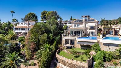 Infinity pool mansion by Costarentals - Ref 85