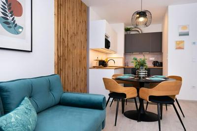 Chic207 Retreat: Modern 1BR Gem with Parking by NW