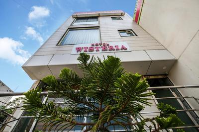 Hotel Wisteria Zirakpur - Main Highway Hotel