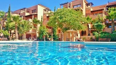 2 Bed - Sleeps 4 - Walk to Villamartin Plaza