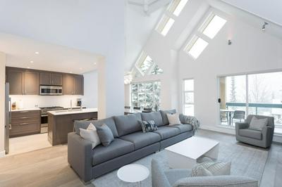 Snowbird 200 | Upscale Townhome, Close to Skiing, Shared Hot Tub, 2 Parking Spaces