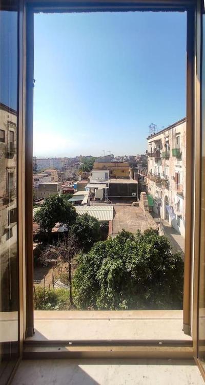 Tra i giardini della scalinata di San Gennaro
