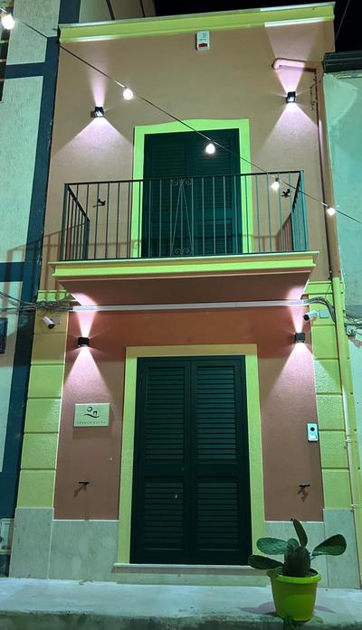 TorrediGaffe Home, una casa nella piazzetta del borgo a due passi dal mare