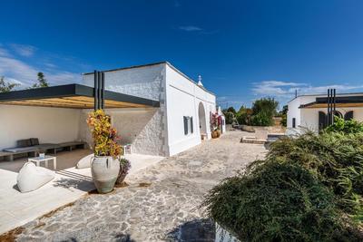 Trulli Restano by Perle di Puglia